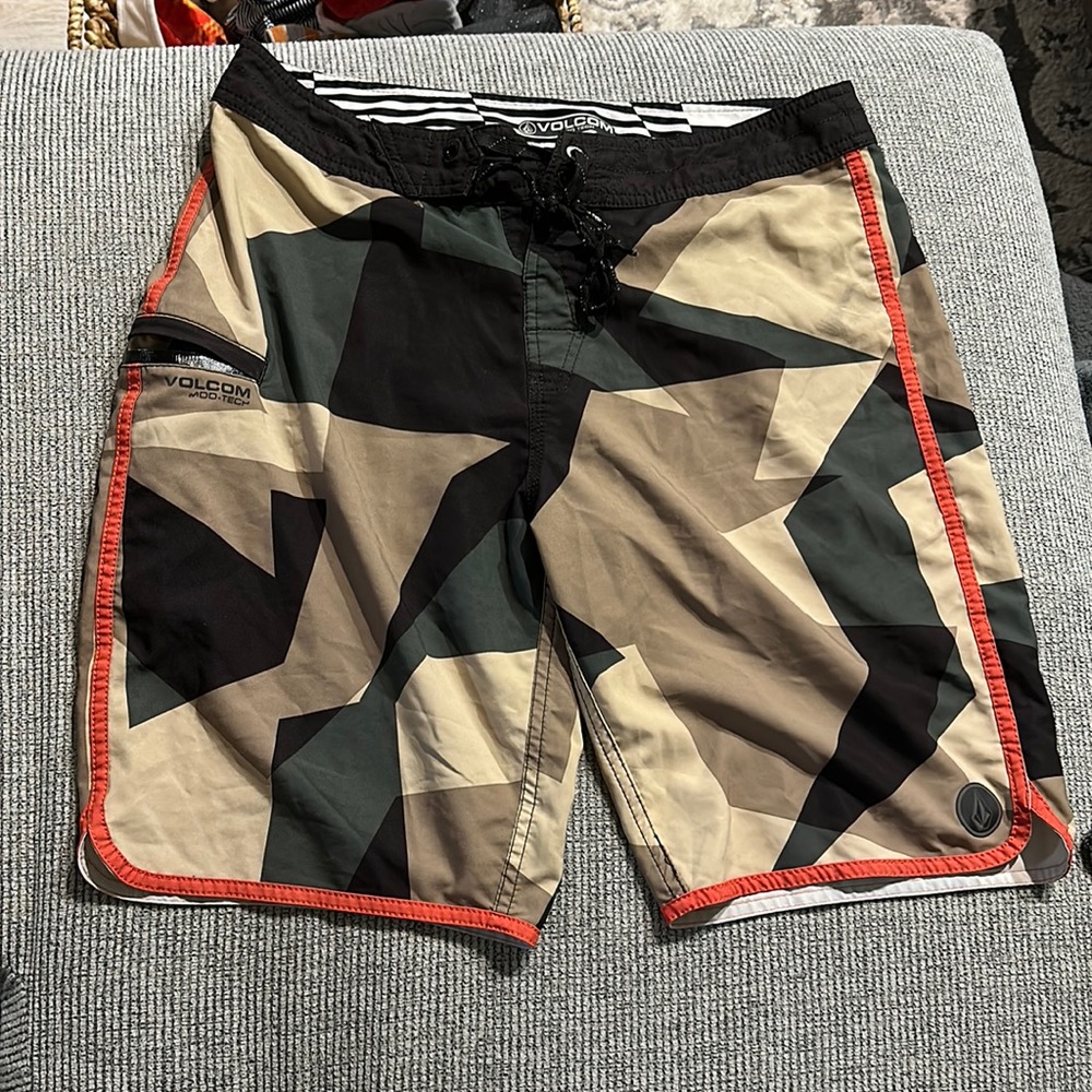 NWOT Volcom Mod-Tech Boardshorts